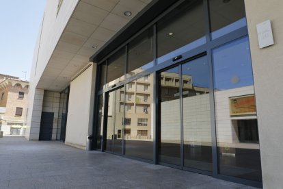 La façana principal del Museu de Lleida, amb les noves portes d’obertura automàtica.