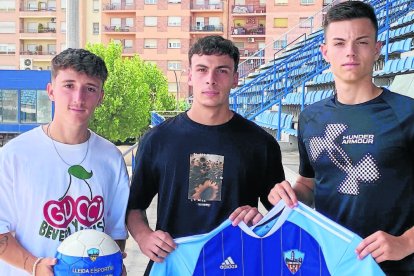 Diego Iglesias, Unai García i Íker García, ahir durant la seua presentació al Camp d’Esports.