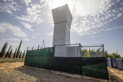 La torre del canó antigranís es troba en una finca propera al tram final del Cinca i al Segre.