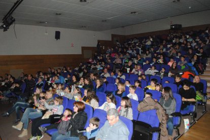 Projecció al Centre Cultural de Mollerussa el 2016, després de dos anys sense cine estable.