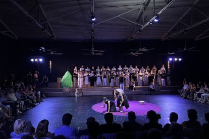 L’espectacle inaugural de Dansàneu, ahir a la nit a Esterri d’Àneu.