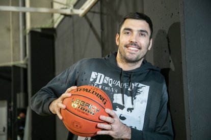 El pivot targarí complirà la seua tretzena temporada a la Lliga ACB, on ha aconseguit dos Lligues i quatre Copes del Rei.