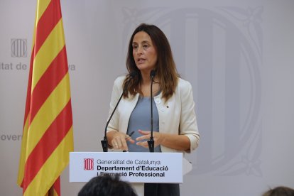 Esther Niubó, consellera d'Educació i Formació Professional, en la roda de premsa sobre les propostes de millora en la Formació Professional per al proper curs.