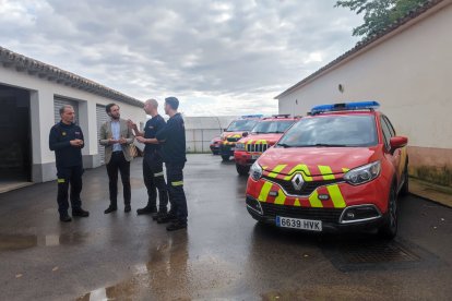 Labores de organización en los bomberos de la Diputación de Huesca.