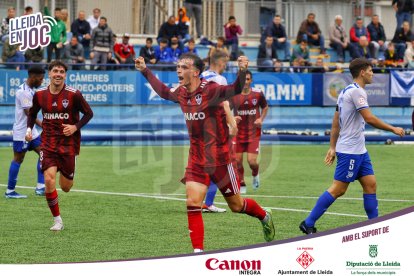 Unai García celebra el primer gol del Lleida CF.