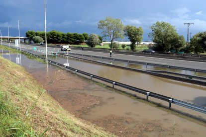 La C-32 tallada a l'alçada de Viladecans.