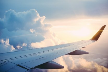 Paisaje desde la ventanilla de un avión.