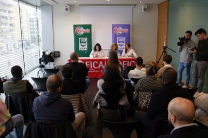 Assemblea de delegats del sector d'indústries càrnies de la demarcació de Lleida sobre la convocatòria de vaga general al sector.