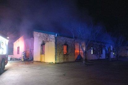 La nau incendiada a Torregrossa.