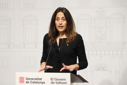 La consellera d'Educació, Esther Niubó, durant una roda de premsa al Palau de la Generalitat.