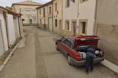 La foto de Google Maps que va enxampar el detingut just en el moment en què amagava el cadàver al maleter del cotxe.