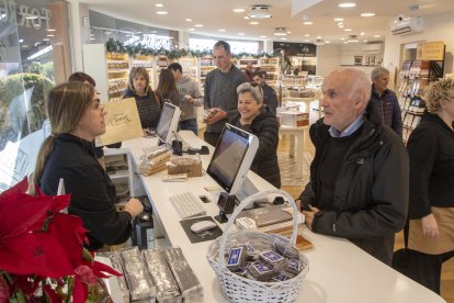 Una botiga de Torrons Vicens d’Agramunt divendres.