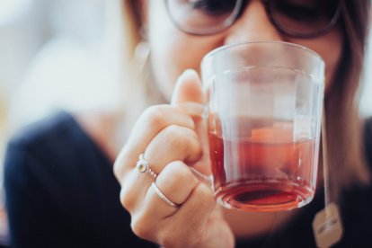 Infusiones de tomillo, jengibre y orégano ayudan a aliviar la tos.