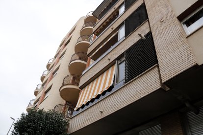 Façanes de dos edificis de pisos de Tàrrega