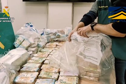 La Guardia Civil ha incautado más de 6 millones de euros en efectivo.