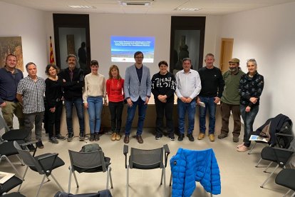 Representants de les vuit entitats ambientals que rebran subvencions del Departament de Territori, Habitatge i Transició Ecològica per a la gestió d'espais naturals protegits a la demarcació de Lleida.