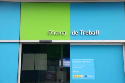 La façana d'una Oficina de Treball del Servei d'Ocupació de Catalunya (SOC).