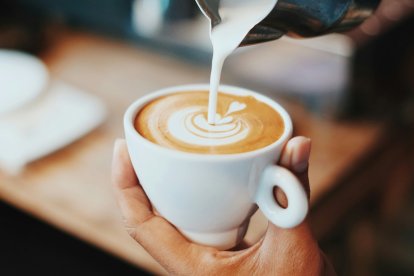 Descubren que tomar café a diario podría ser un aliado inesperado para la salud de tus riñones