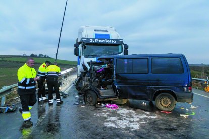 Imatge dels dos vehicles afectats per la col·lisió.