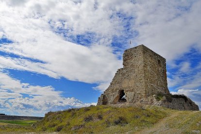 Restos del Castillo de Gimenells, en el municipio de Gimenells i el Pla de la Font.