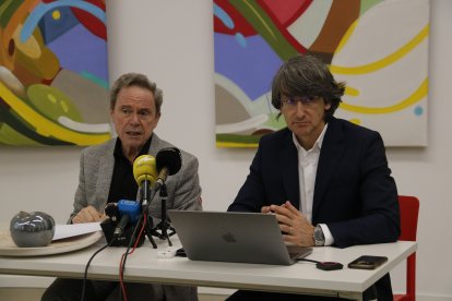 El president del Comitè de Llavor d'Afrucat, Joan Serentill, i el director general d'Afrucat, Manel Simon, durant la presentació dels resultats de l'Infolienal 2024 a la seu de la patronal a Lleida.