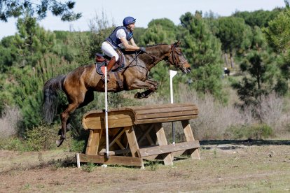 El genet d’Os de Balaguer, muntant Hazel en el concurs portuguès de Mata do Duque.