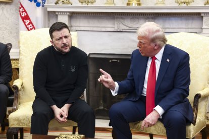 Un moment de l’acalorada discussió entre Volodímir Zelenski i el seu homòleg nord-americà, Donald Trump.