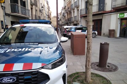 Desplegament policial ahir dels Mossos a Cervera.