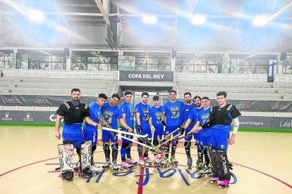 Los jugadores del Pons Lleida, ayer en la pista del Calafell después del entrenamiento.