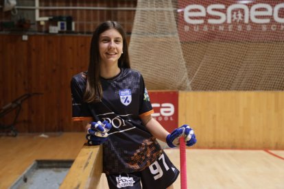 Bruna Odina, dimecres durant l’entrenament amb l’infantil A mixt del Pons Lleida. - AMADO FORROLLA