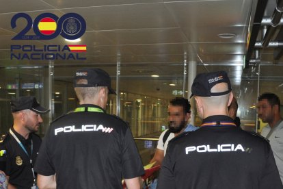Archivo - Expulsan 15 ciudadanos extranjeros multirreincidentes que actuaban principalmente en Cataluña