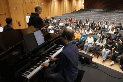 Assaig de la cantata, amb alumnes d’escoles de Guissona. - ACN