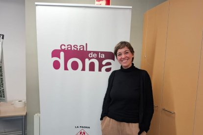 La psicóloga Ana Sala Galindo, tras una sesión del grupo en el Casal de la Dona de Lleida. - L.G.