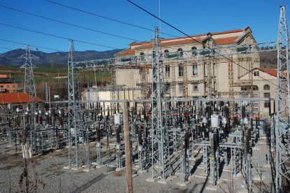 El projecte preveu un nou circuit de 220 kV des de la subestació d’Adrall fins a la frontera. - C.SANS