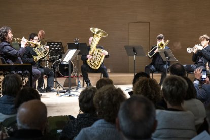 El grupo Ària Brass Ensemble, ayer en el Auditori de Cervera. - LAIA PEDRÓS