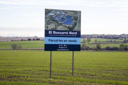 El Incasòl anuncia la venta de parcelas desde hace unas semanas. - LAIA PEDRÓS