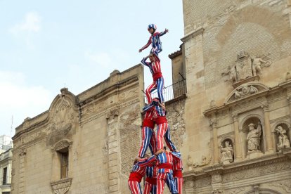 Una actuació de la Nova Muixeranga d'Algemesí.