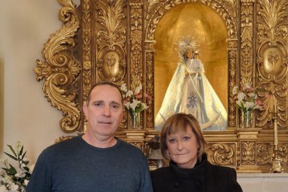 El alcalde, Jaume Caballé, y la organizadora, Lorena Jurado. - SEGRE