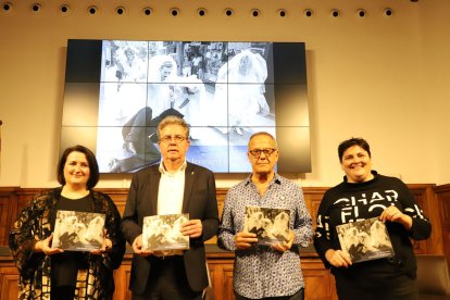 Anna Sàez, Joan Talarn, Lleonard Delshams i Estefania Rufach, ahir a l’IEI en la presentació del llibre de Sant Jordi de SEGRE. - LLEONARD DELSHAMS