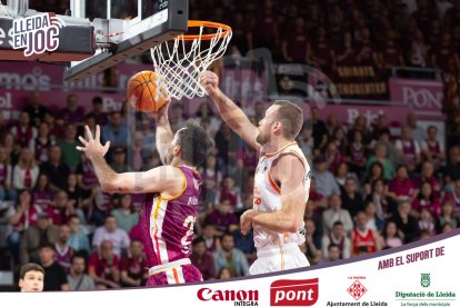 Un moment del partit.