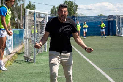 Rubén López, eufórico después de la victoria de su equipo. - PAU PASCUAL PRAT