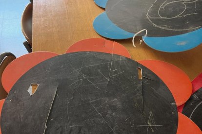 Una de las pizarras destrozadas. - EL SITJAR