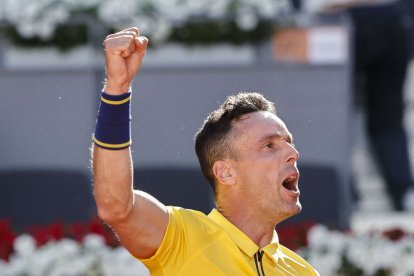 Roberto Bautista celebra su victoria de ayer en Madrid. - EFE