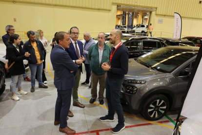 L’acte inaugural va incloure un recorregut de les autoritats pel recinte firal. - J.GÓMEZ