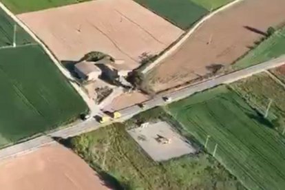 Vista aérea del accidente de Juneda, que cortó la carretera. - TRÀNSIT