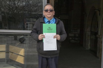 Joan Pujal, amb les al·legacions al pressupost de l’ens comarcal. - LAIA PEDRÓS