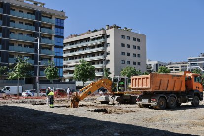 Obres de construcció del pavelló desmuntable de Fira de Lleida.