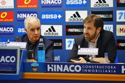Luis Pereira y Marc Torres durante la rueda de prensa que ofrecieron el 4 de abril pasado. - JORDI ECHEVARRIA