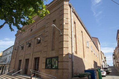 El Teatre Armengol, uno de los edificios municipales en cuyo tejado se podrán instalar paneles solares. - LAIA PEDRÓS
