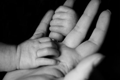 La Seguridad Social reconoce hasta cinco años de cotización ficticia a las madres para mejorar su pensión de jubilación.